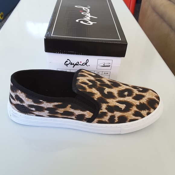 LAST ONE! Leopard/cheetah print slip on sneakers - Picture 2 of 7